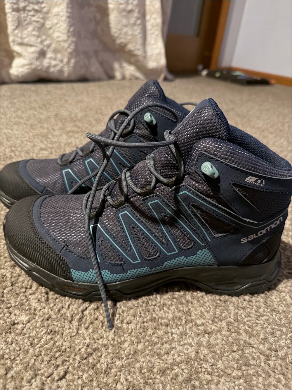 New Salomon Women's Hiking Boots